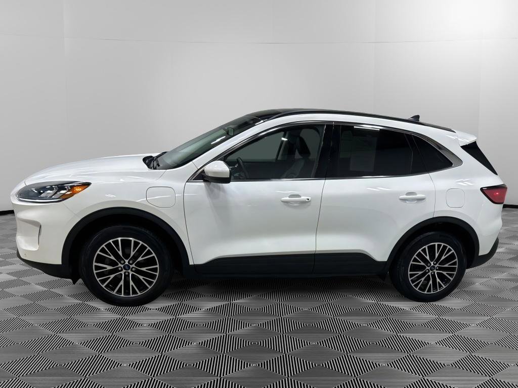 Certified 2022 Ford Escape Titanium image 2