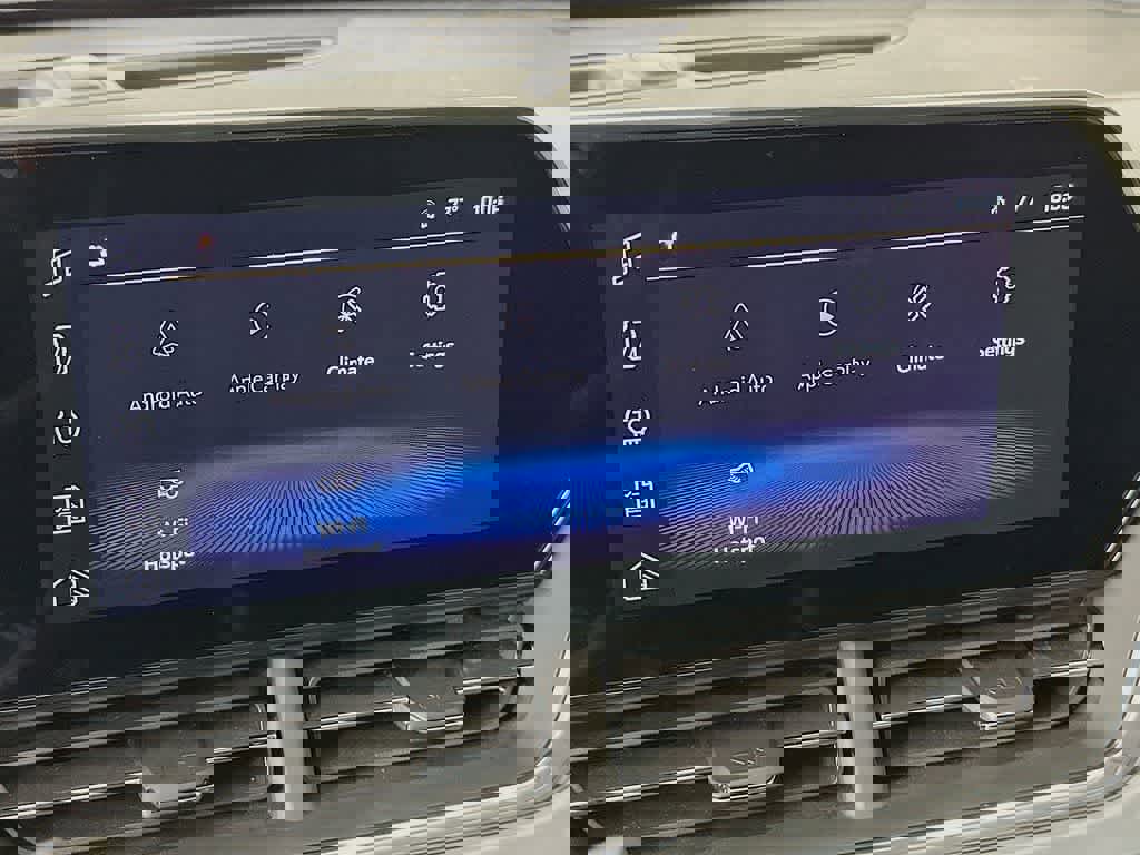 Used 2025 Chevrolet Trax LT w/ LT Convenience Package image 19