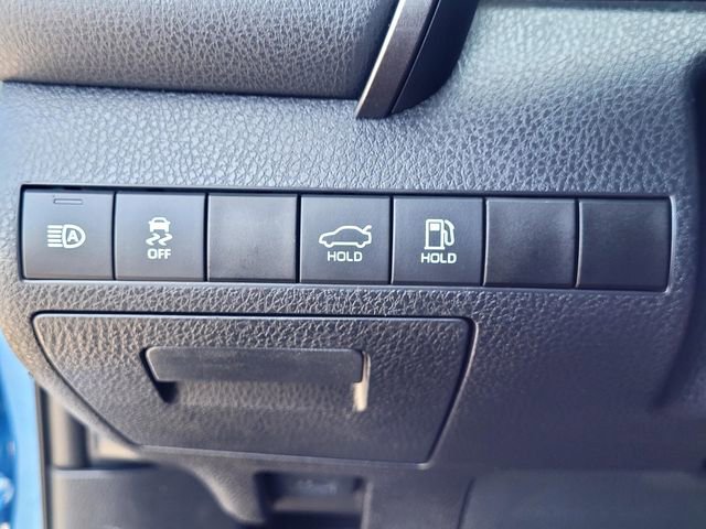 Used 2020 Toyota Camry SE w/ Blackout Package image 14