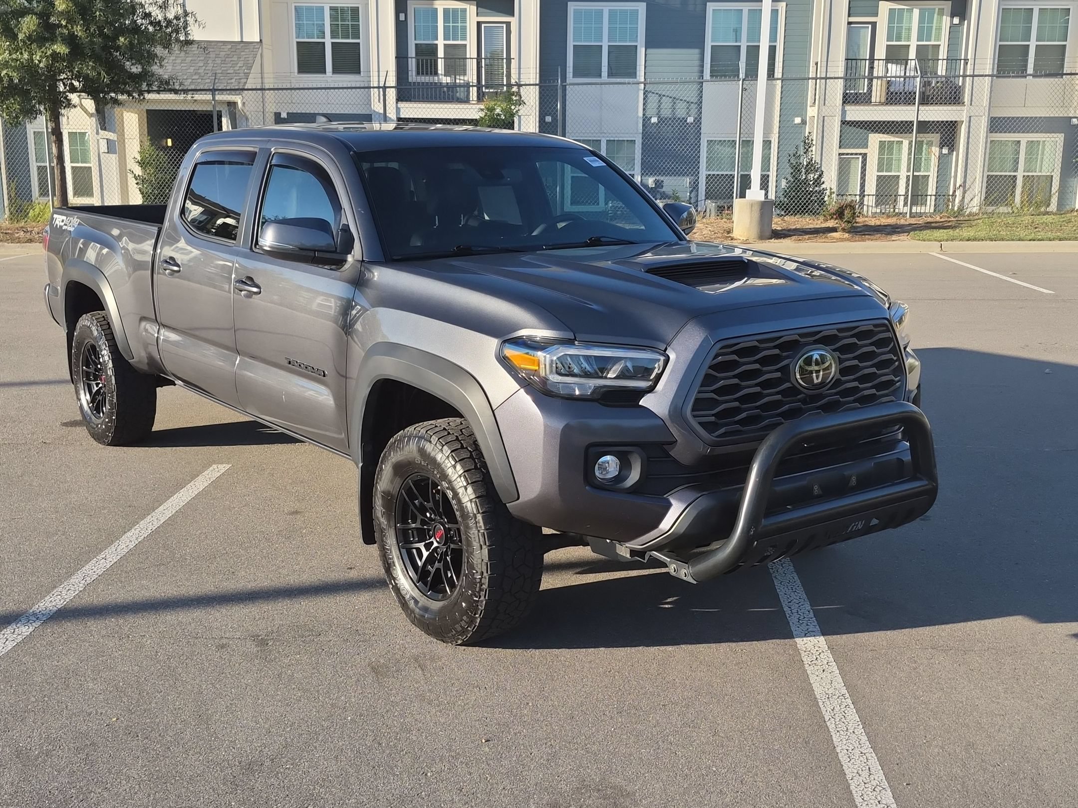Used 2020 Toyota Tacoma TRD Off-Road w/ TRD Premium Off Road Package AWD/4WD image 2