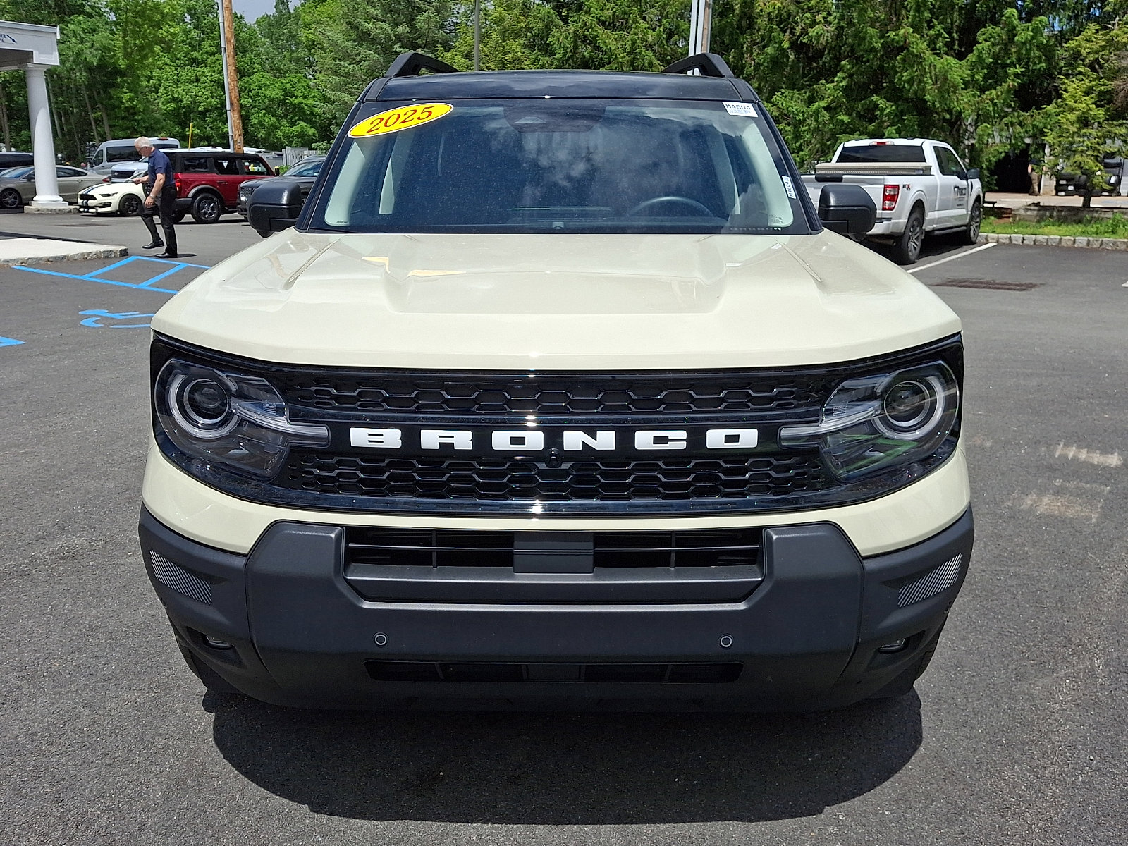 Certified 2025 Ford Bronco Sport Outer Banks w/ Outer Banks Tech Package+ AWD/4WD image 2