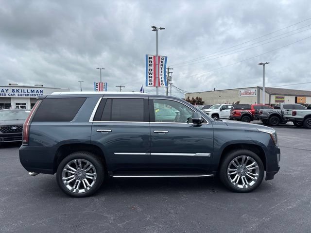Used 2020 Cadillac Escalade Luxury w/ LPO, Radiant Package AWD/4WD image 7