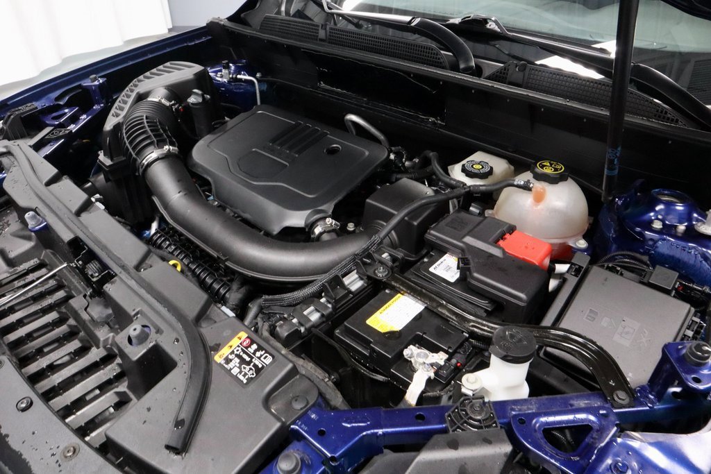 Used 2023 GMC Acadia SLE w/ Driver Convenience Package image 16