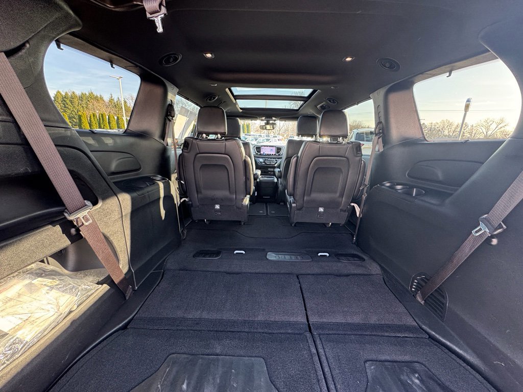 Used 2022 Chrysler Pacifica Touring-L w/ S Appearance Package image 10