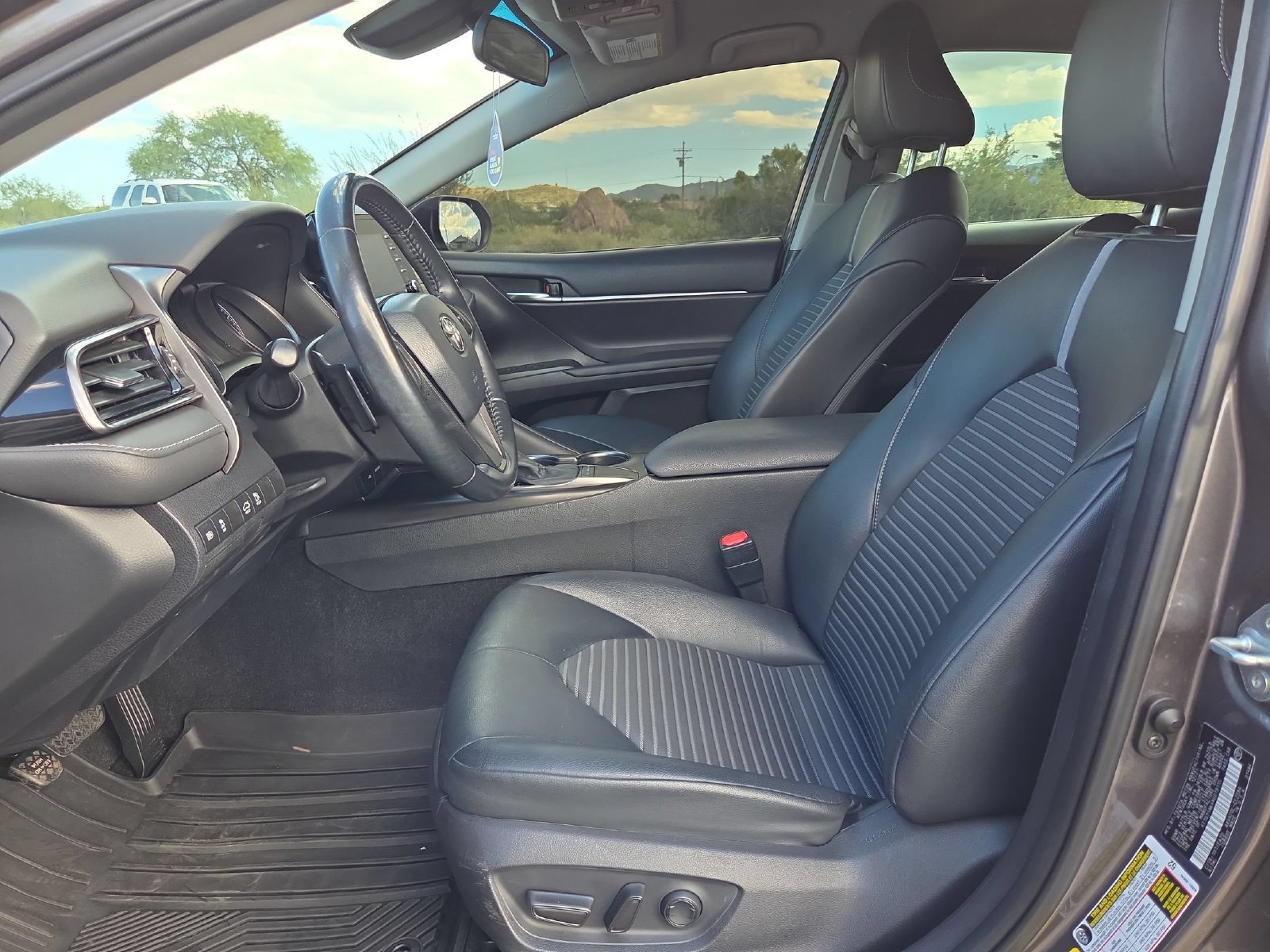 Used 2022 Toyota Camry SE FWD image 11