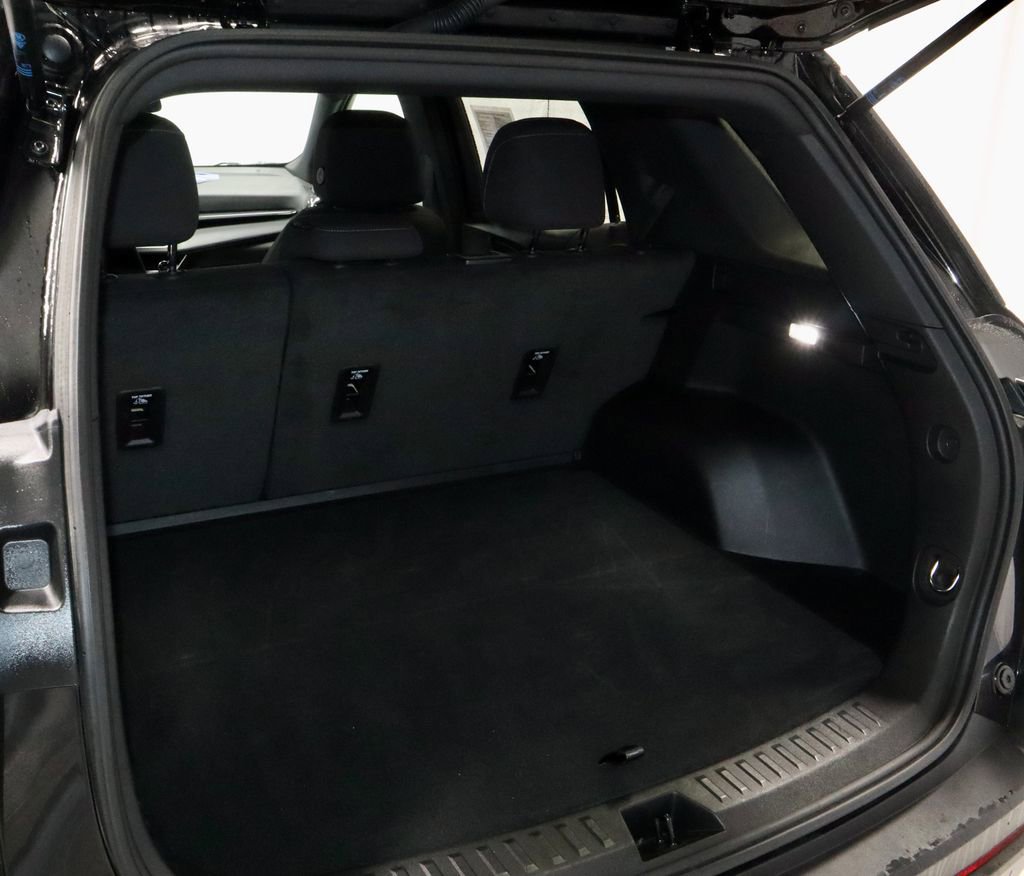 Used 2025 Chevrolet Equinox LT AWD/4WD image 12