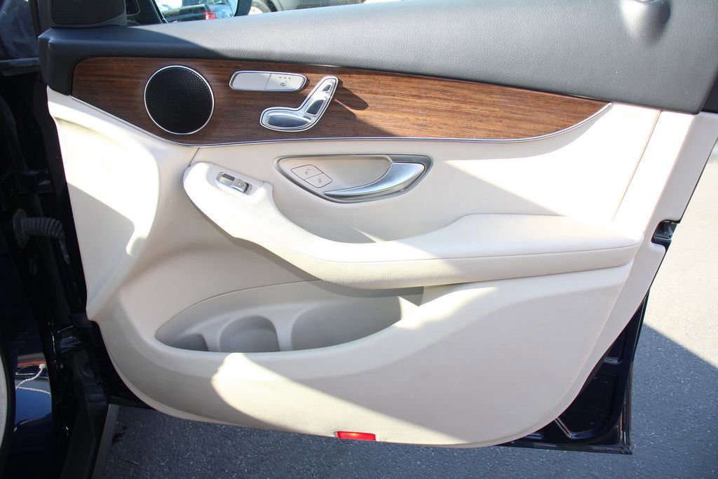 Used 2022 Mercedes-Benz GLC 300 image 28