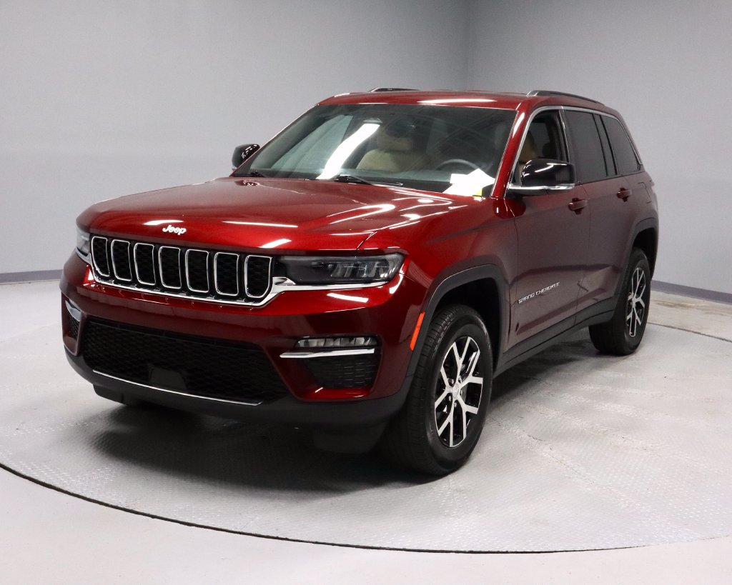 Used 2024 Jeep Grand Cherokee Limited AWD/4WD image 7
