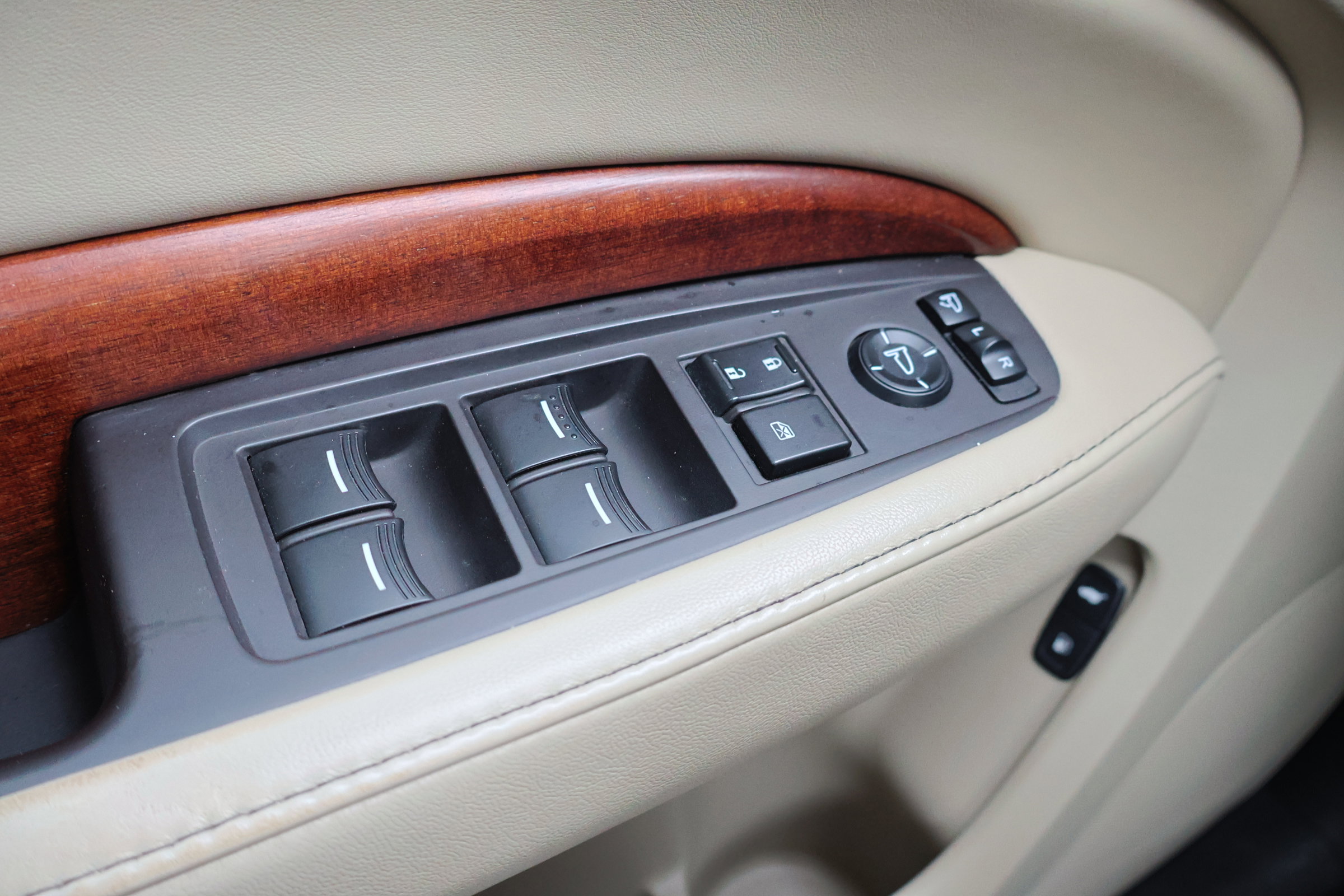 Used 2017 Acura MDX FWD w/ Advance Package image 18