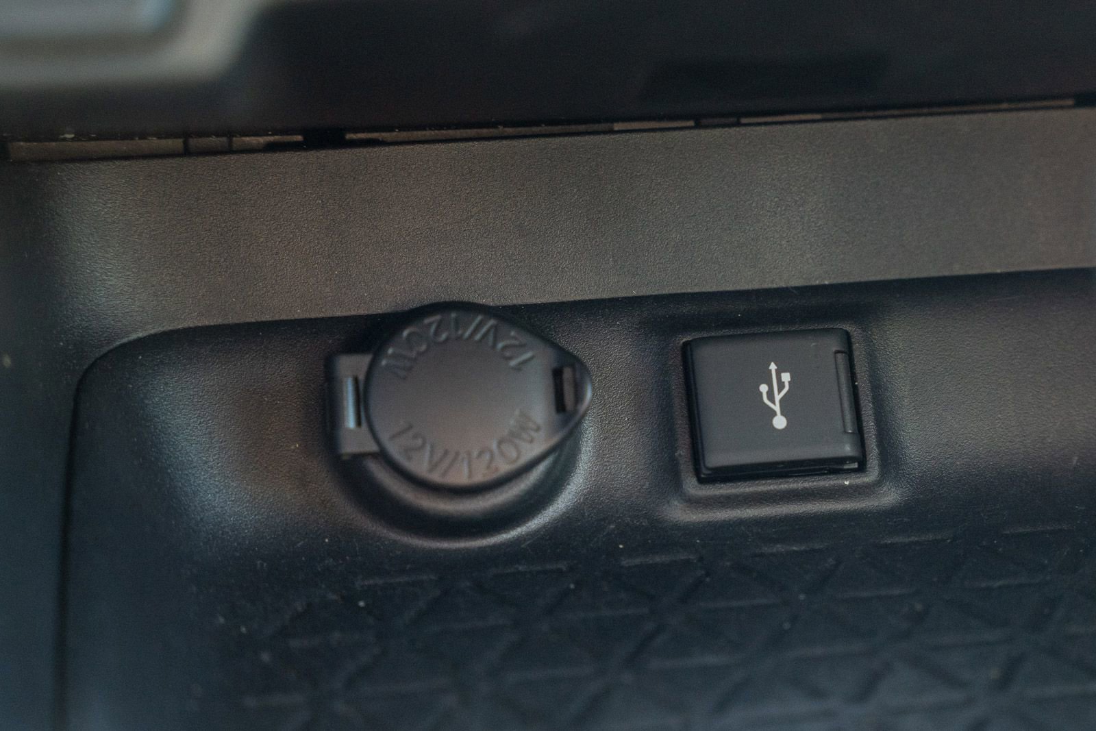 Used 2020 Toyota RAV4 LE FWD image 30