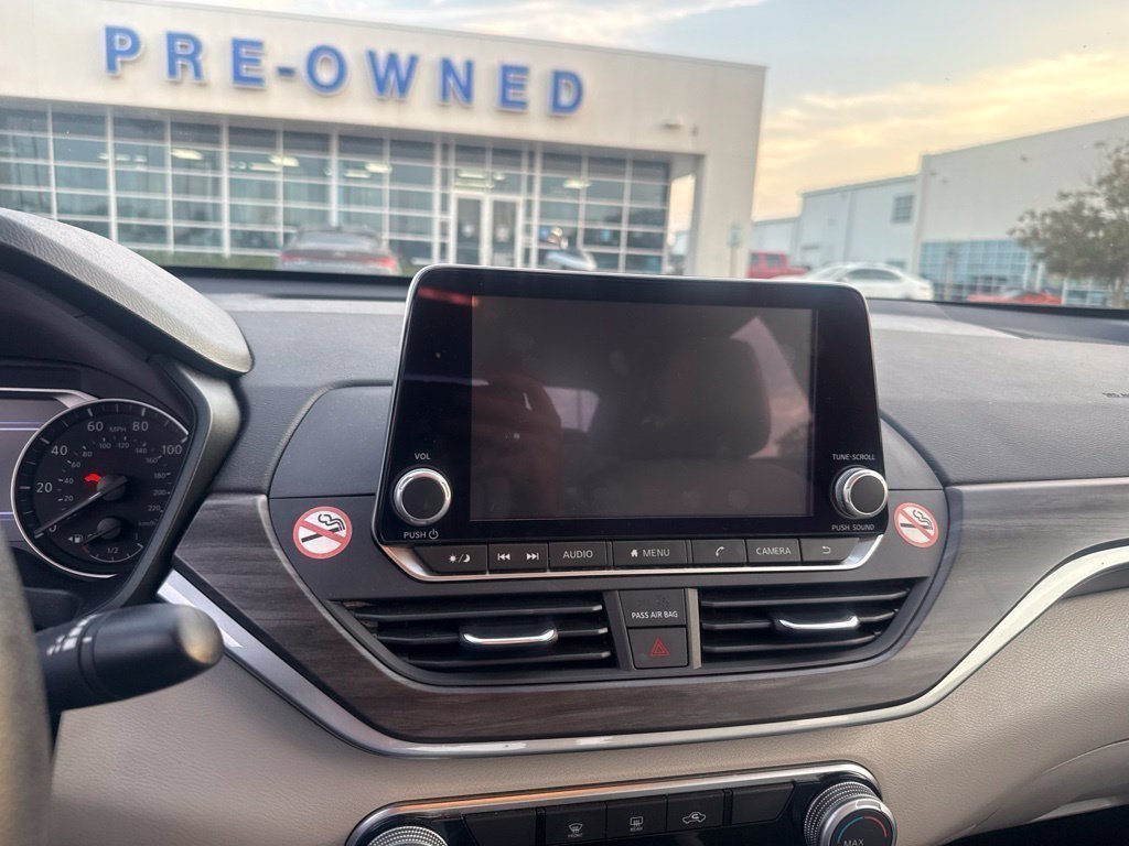 Used 2025 Nissan Altima 2.5 SV FWD image 10