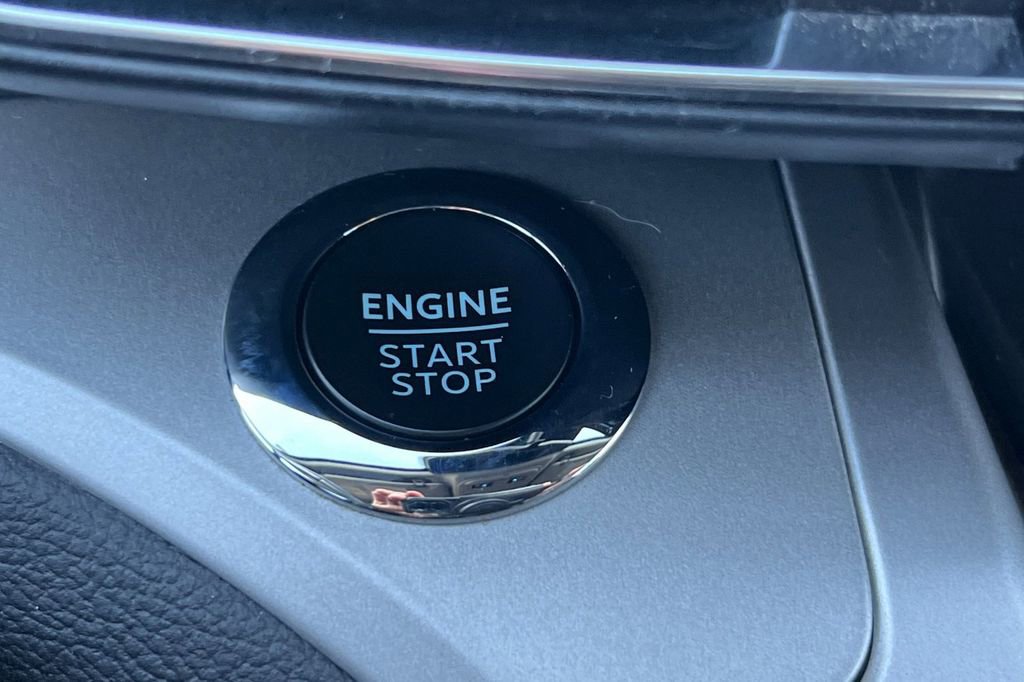 Certified 2022 Ford Explorer XLT w/ Equipment Group 202A image 23