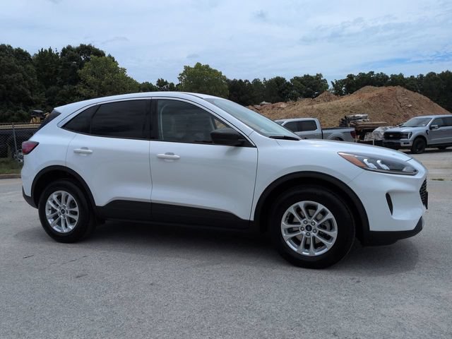 Certified 2022 Ford Escape SE w/ Cold Weather Package AWD/4WD image 2