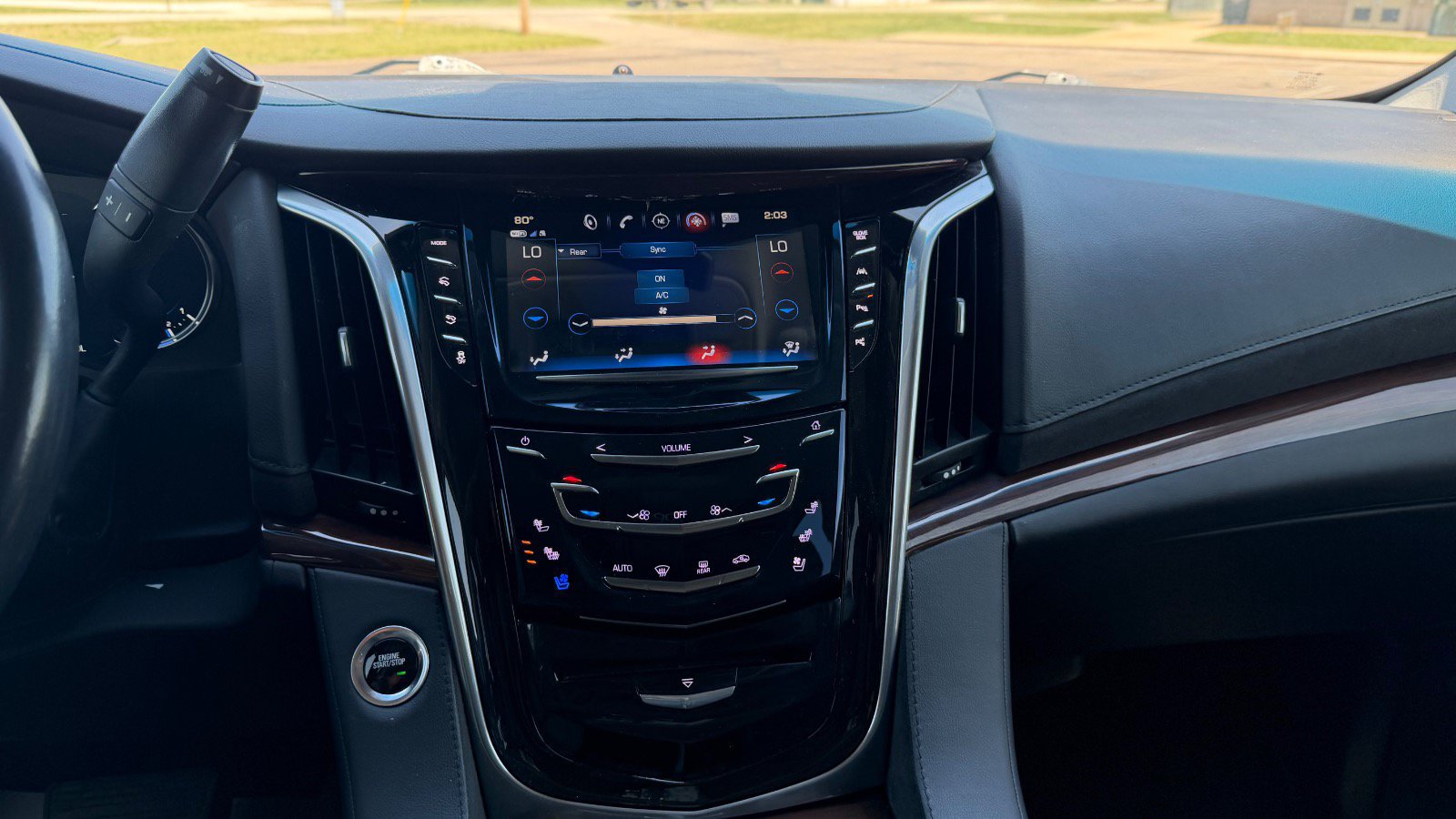 Used 2019 Cadillac Escalade ESV Luxury AWD/4WD image 47