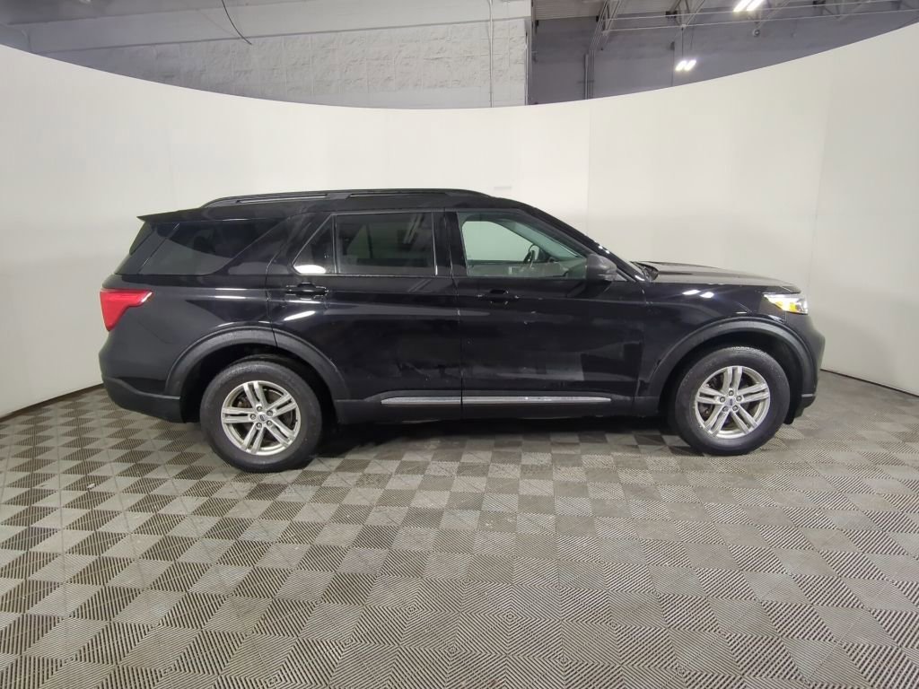 Certified 2022 Ford Explorer XLT w/ Equipment Group 202A image 5