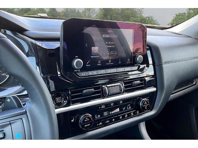 Used 2025 Nissan Pathfinder SV w/ SV Premium Package FWD image 9