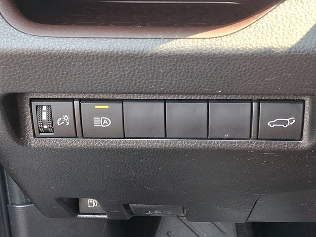 Used 2019 Toyota RAV4 Limited w/ Carpet Mat Package AWD/4WD image 27