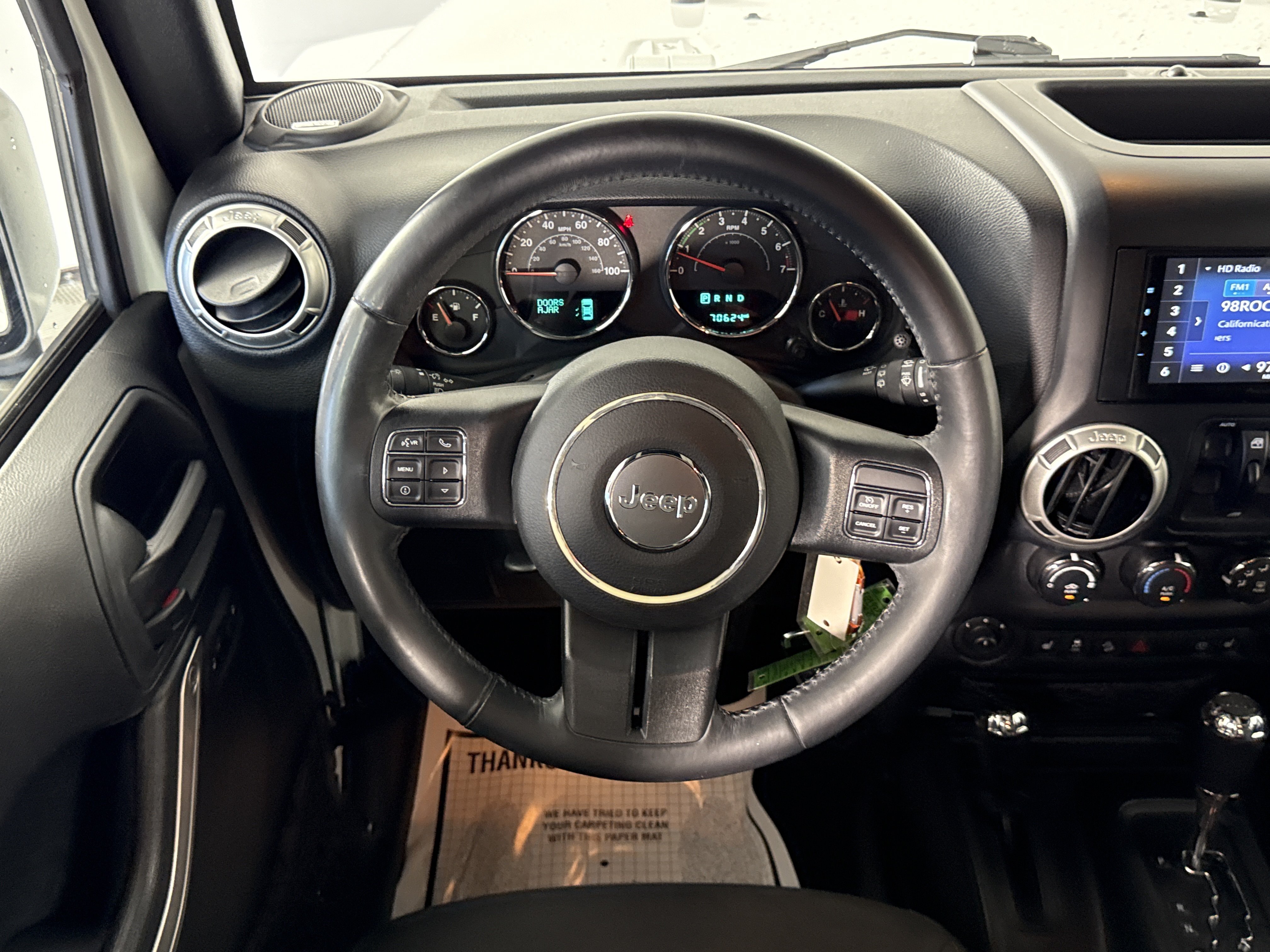 Used 2017 Jeep Wrangler Unlimited Sahara w/ Connectivity Group AWD/4WD image 10