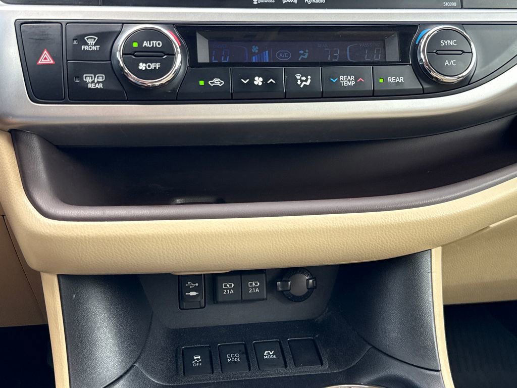 Used 2019 Toyota Highlander XLE AWD/4WD image 23