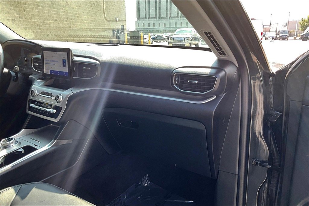 Certified 2022 Ford Explorer XLT w/ Equipment Group 202A image 15
