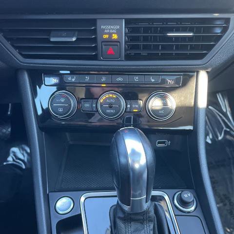 Used 2019 Volkswagen Jetta SEL Premium image 14