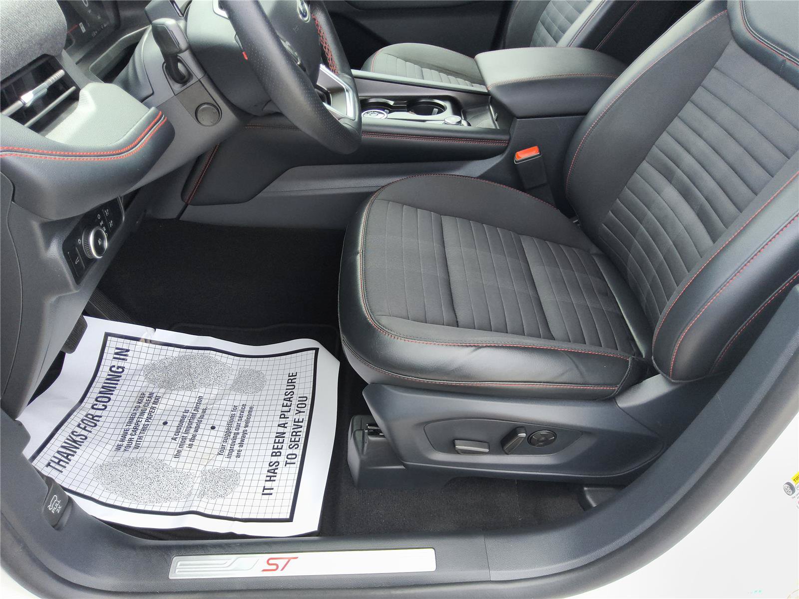 Certified 2025 Ford Explorer ST-Line w/ Premium Package RWD image 17