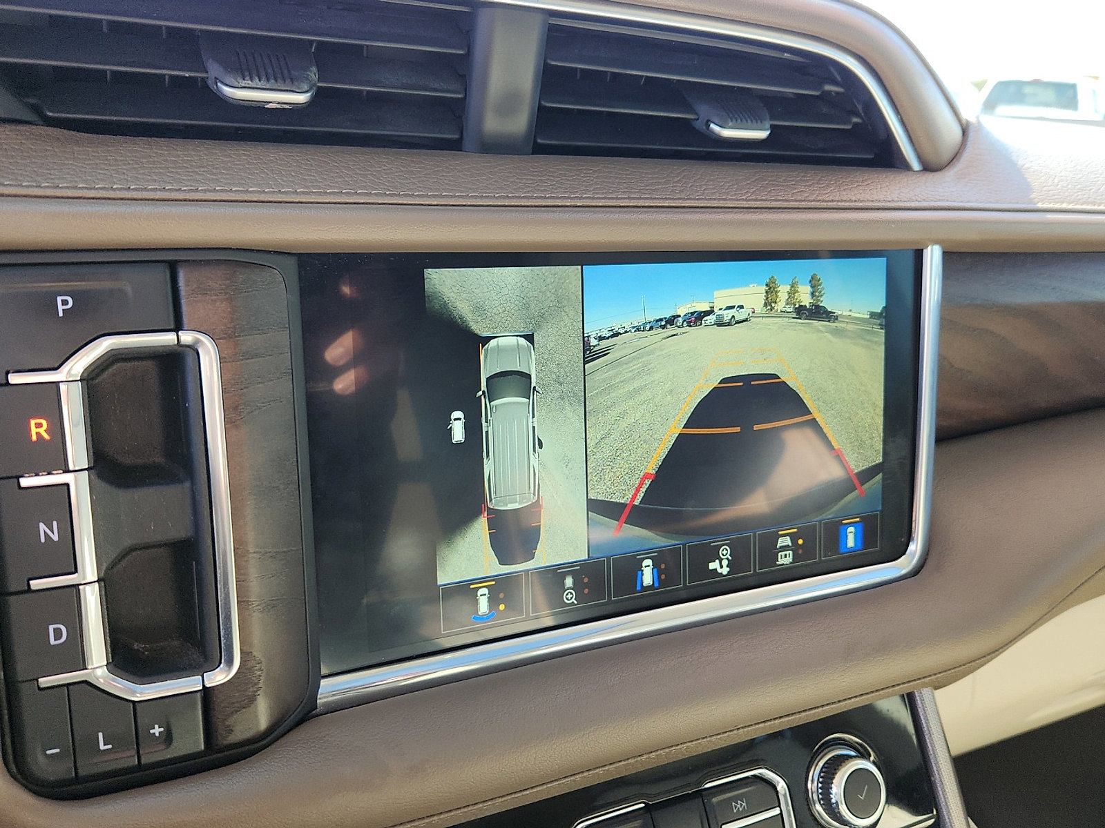 Used 2022 GMC Yukon XL Denali image 11