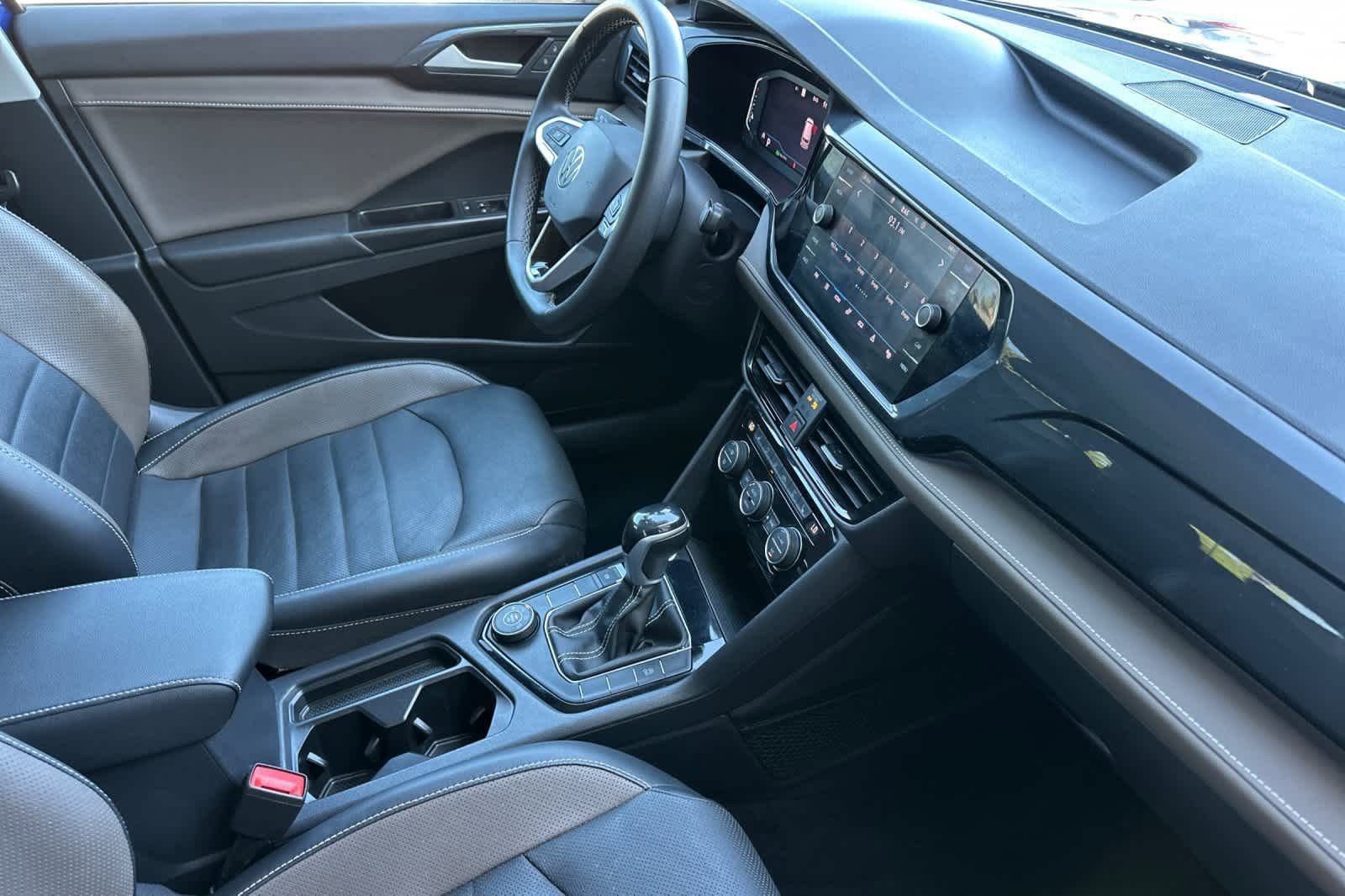 Used 2022 Volkswagen Taos SEL image 17