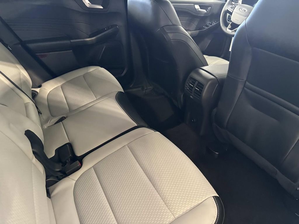Certified 2025 Ford Escape Base image 10