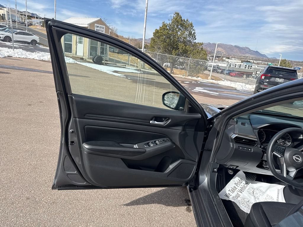 Used 2024 Nissan Altima 2.5 SV image 11