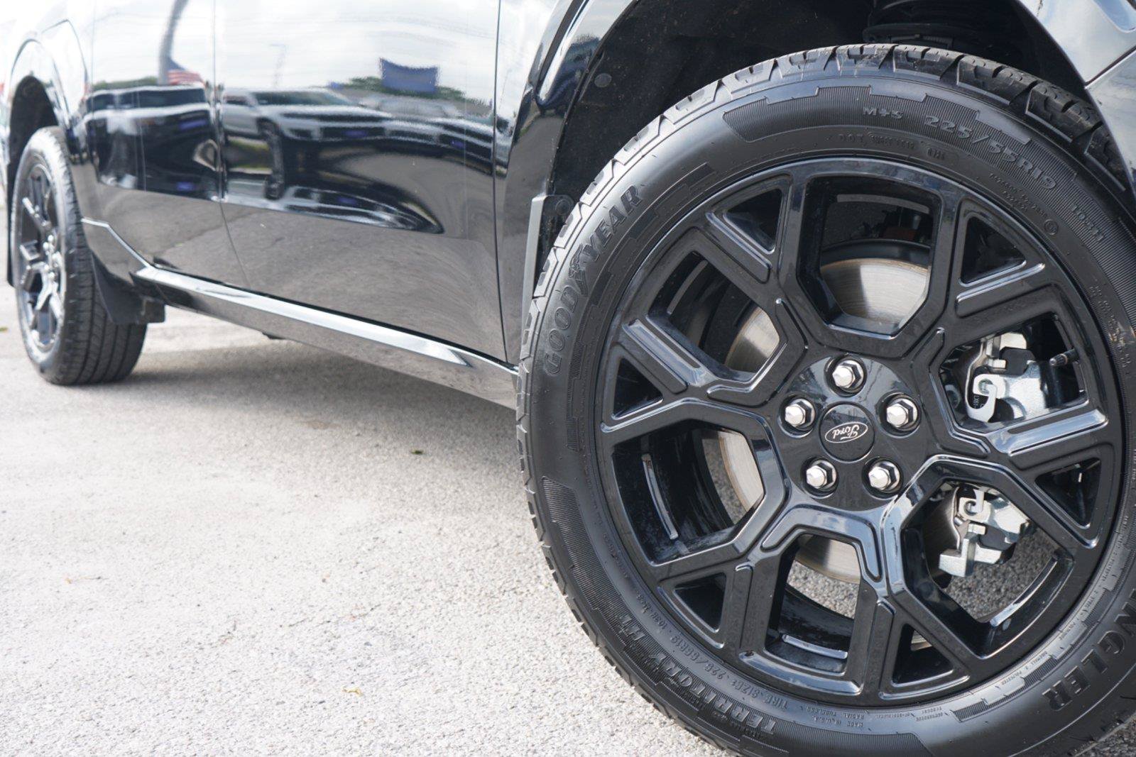 Certified 2025 Ford Maverick Lobo AWD/4WD image 2