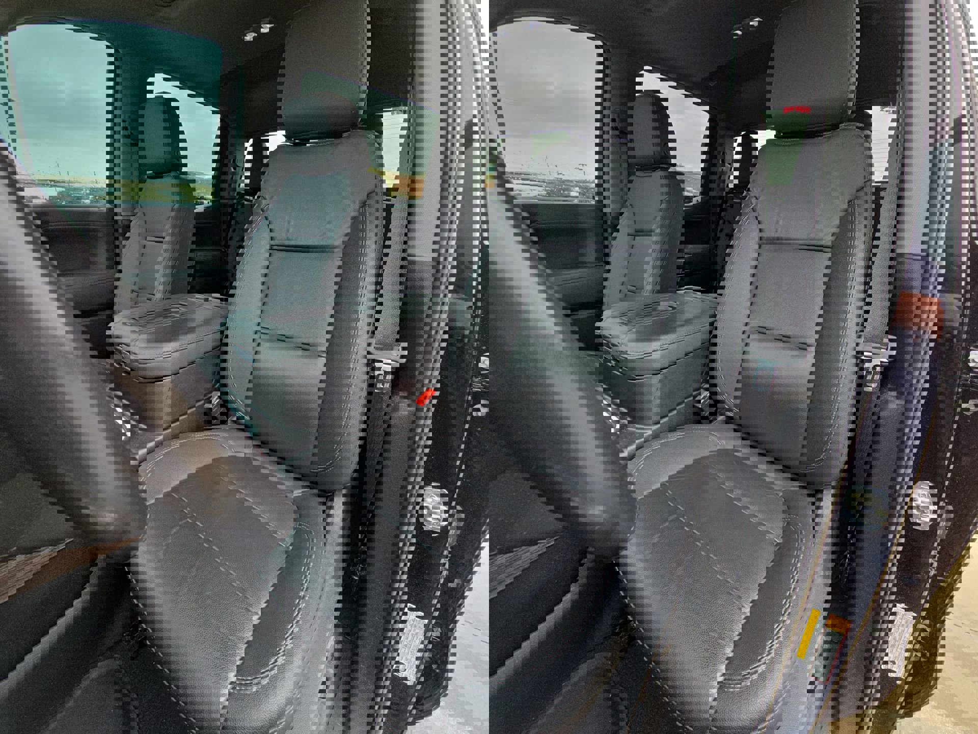 Used 2022 Chevrolet Silverado 1500 LT Trail Boss w/ Convenience Package II image 11