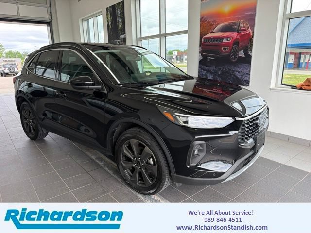 Certified 2024 Ford Escape Platinum AWD/4WD image 1