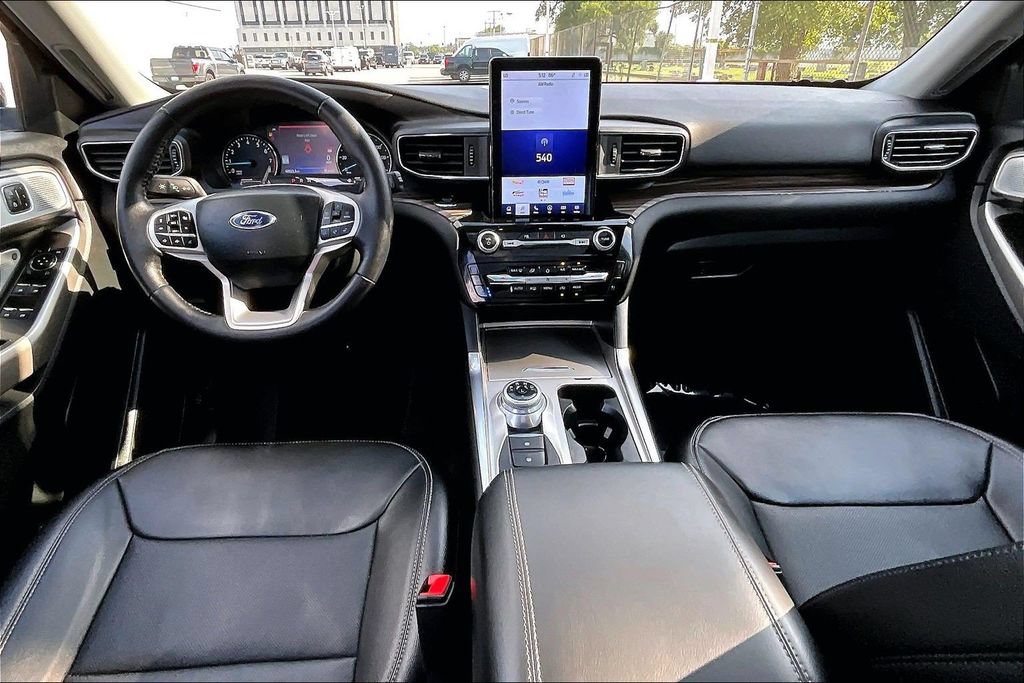 Certified 2023 Ford Explorer Limited w/ Limited Technology Package AWD/4WD image 14