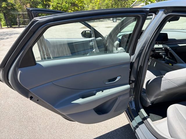 Used 2023 Hyundai Elantra SEL w/ Convenience Package FWD image 16