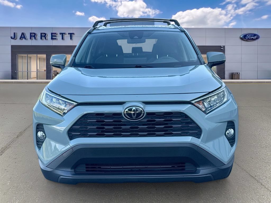 Used 2019 Toyota RAV4 XLE w/ Convenience Package FWD image 2