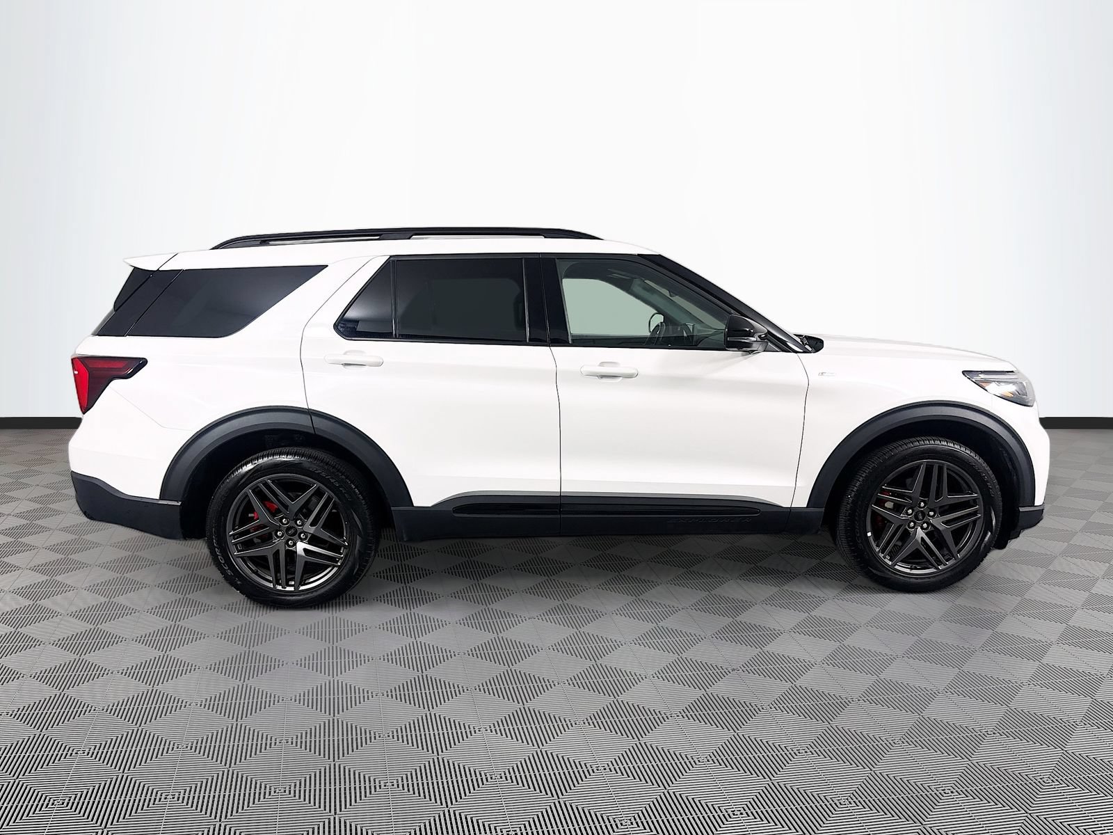 Certified 2025 Ford Explorer ST-Line w/ ST-Line Street Pack AWD/4WD image 8