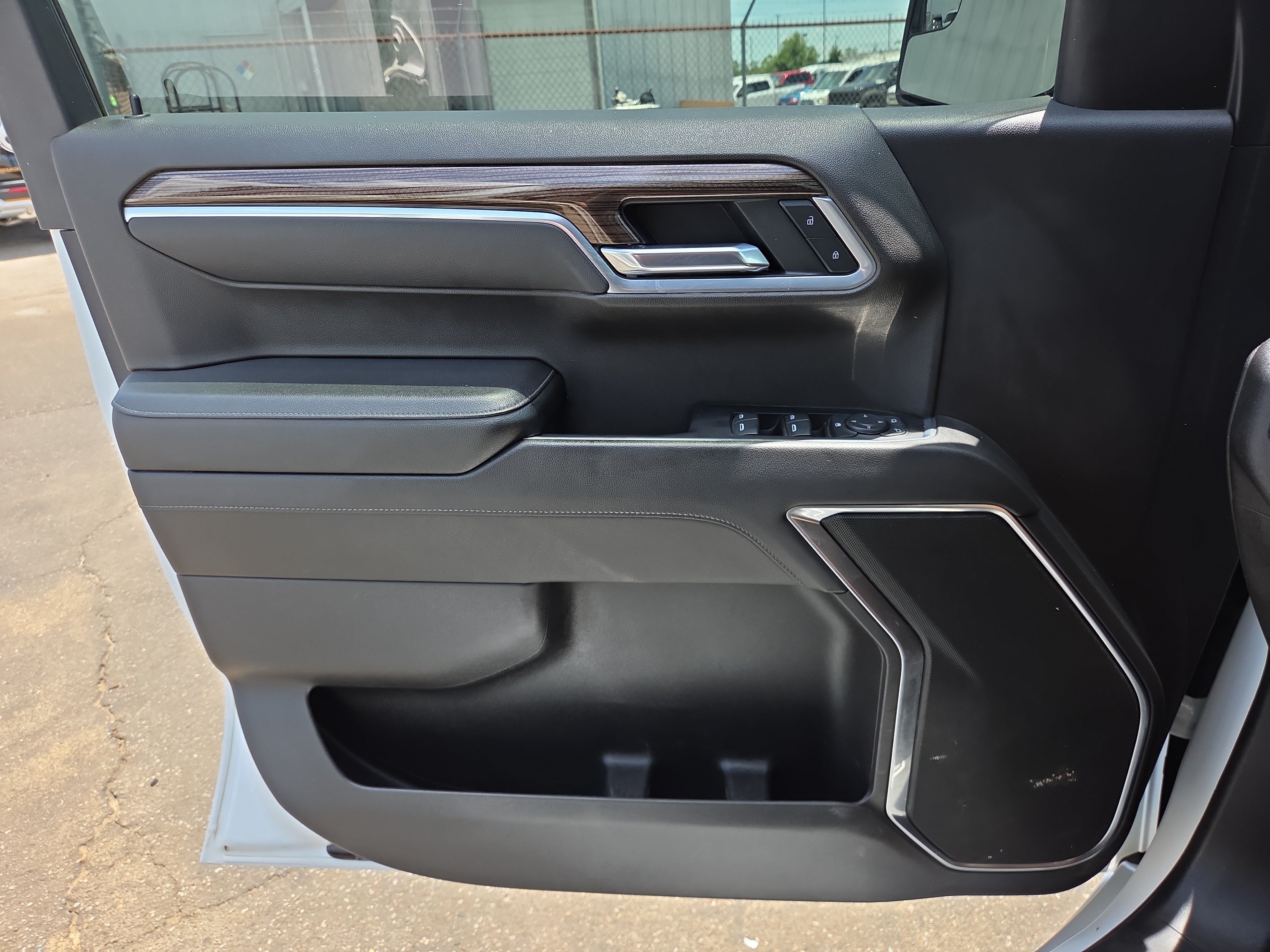 Used 2022 Chevrolet Silverado 1500 LT w/ Z71 Off-Road Package AWD/4WD image 17