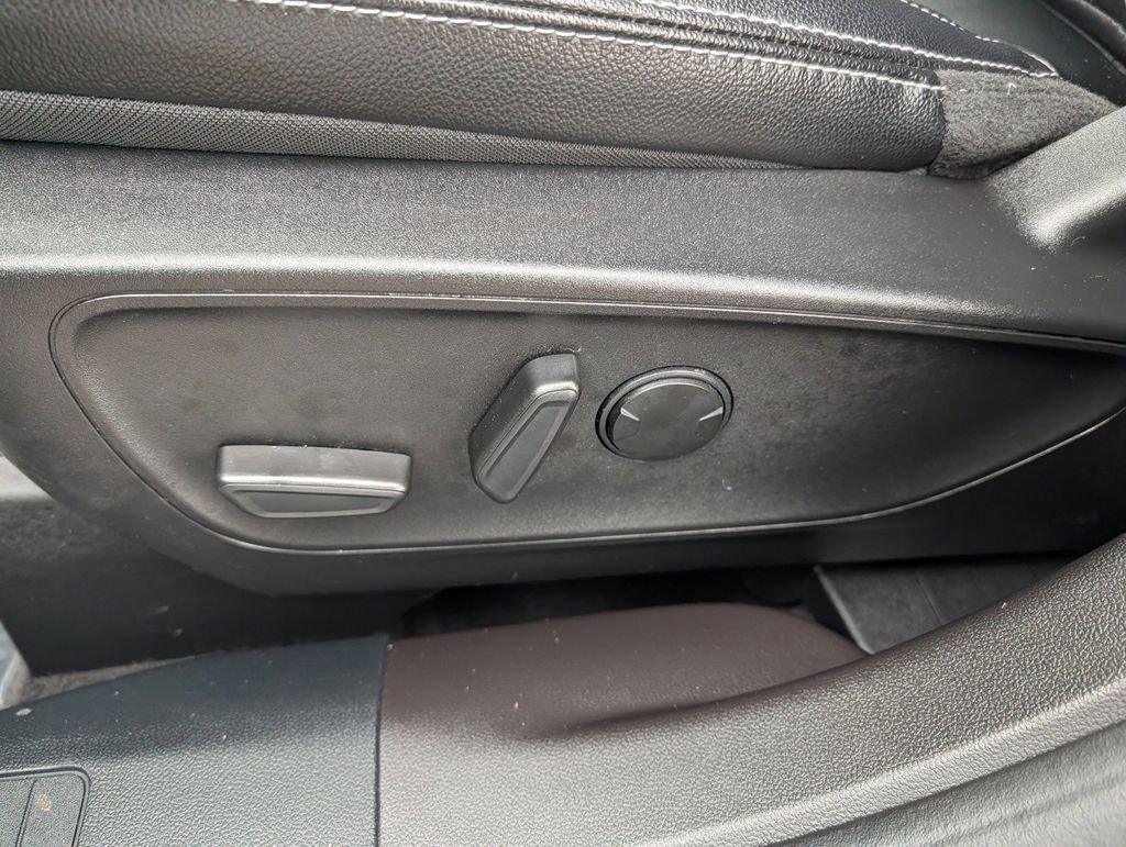 Certified 2023 Ford Escape Platinum w/ Premium Technology Package image 8