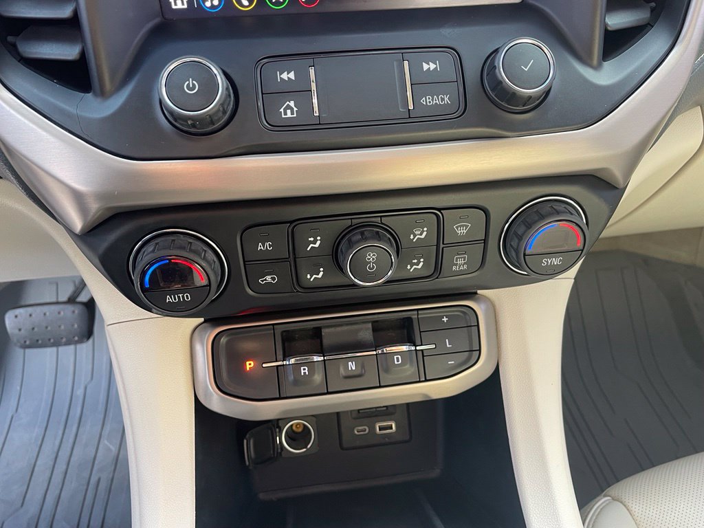 Used 2021 GMC Acadia Denali w/ Denali Technology Package FWD image 21