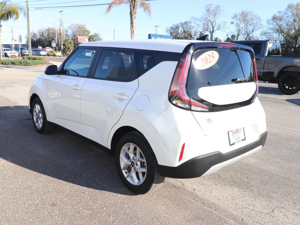 Used 2025 Kia Soul LX w/ LX Technology Package image 8