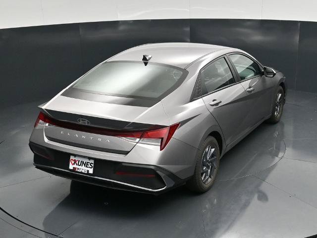 Used 2024 Hyundai Elantra SEL FWD image 34