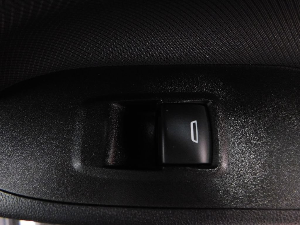 Used 2023 Chevrolet Equinox RS AWD/4WD image 42