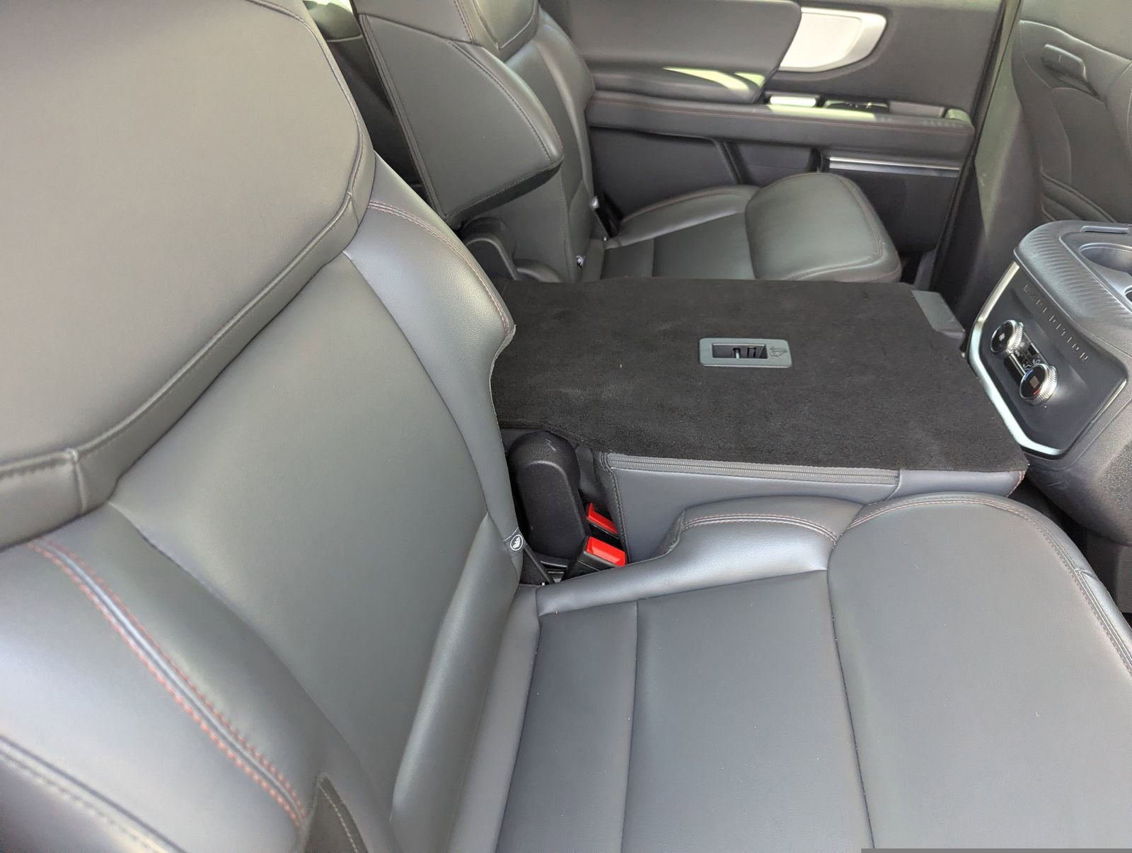 Certified 2025 Ford Expedition Active AWD/4WD image 13