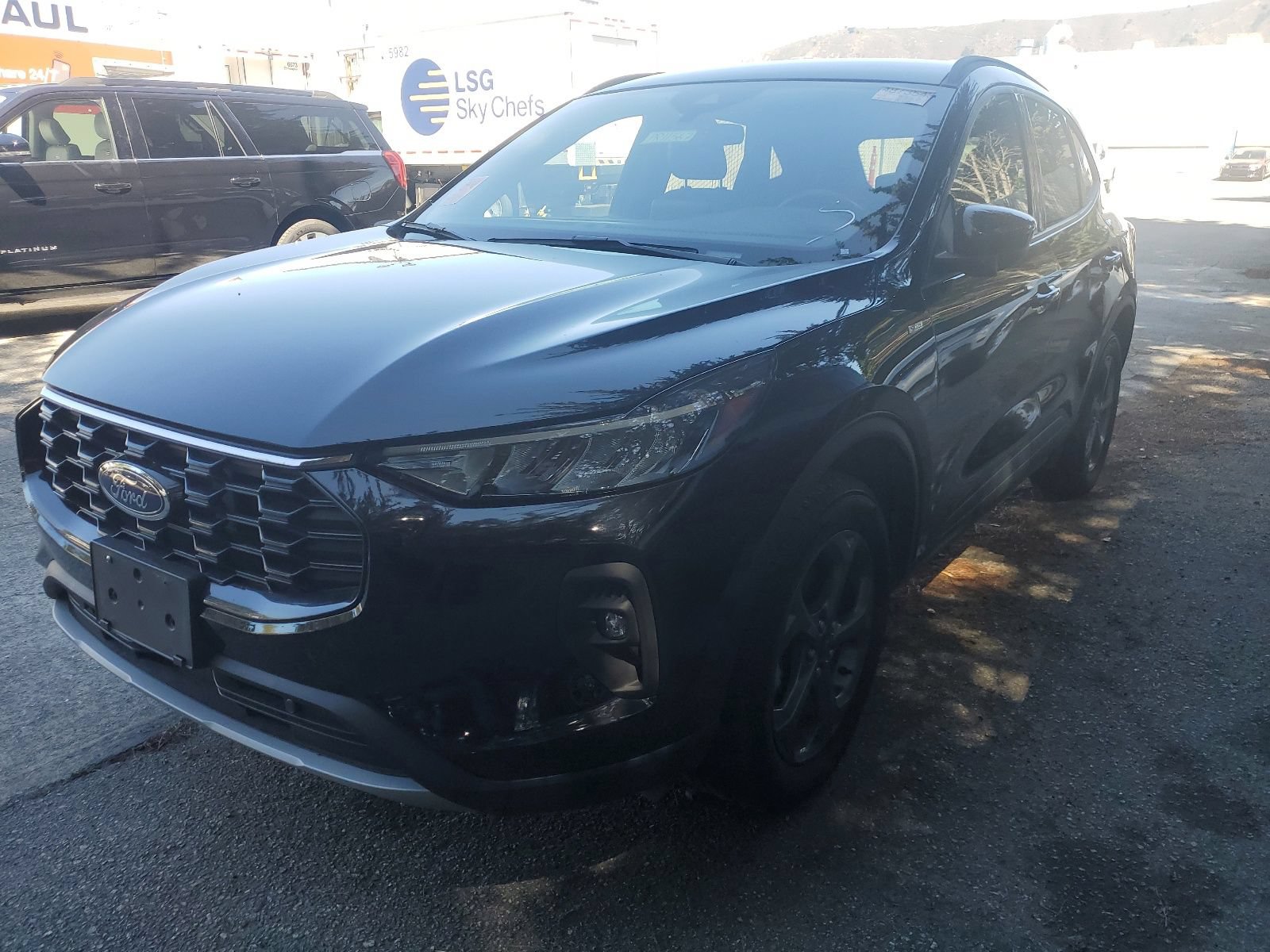 Certified 2025 Ford Escape ST-Line Select AWD/4WD image 4