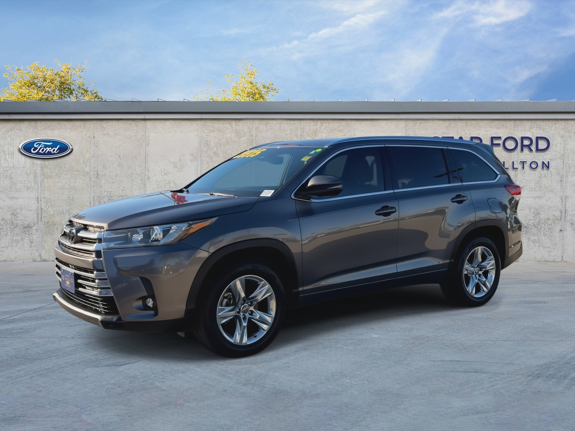 Used 2019 Toyota Highlander Limited FWD image 4
