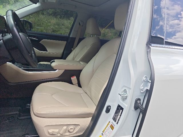 Used 2022 Toyota Highlander XLE FWD image 10