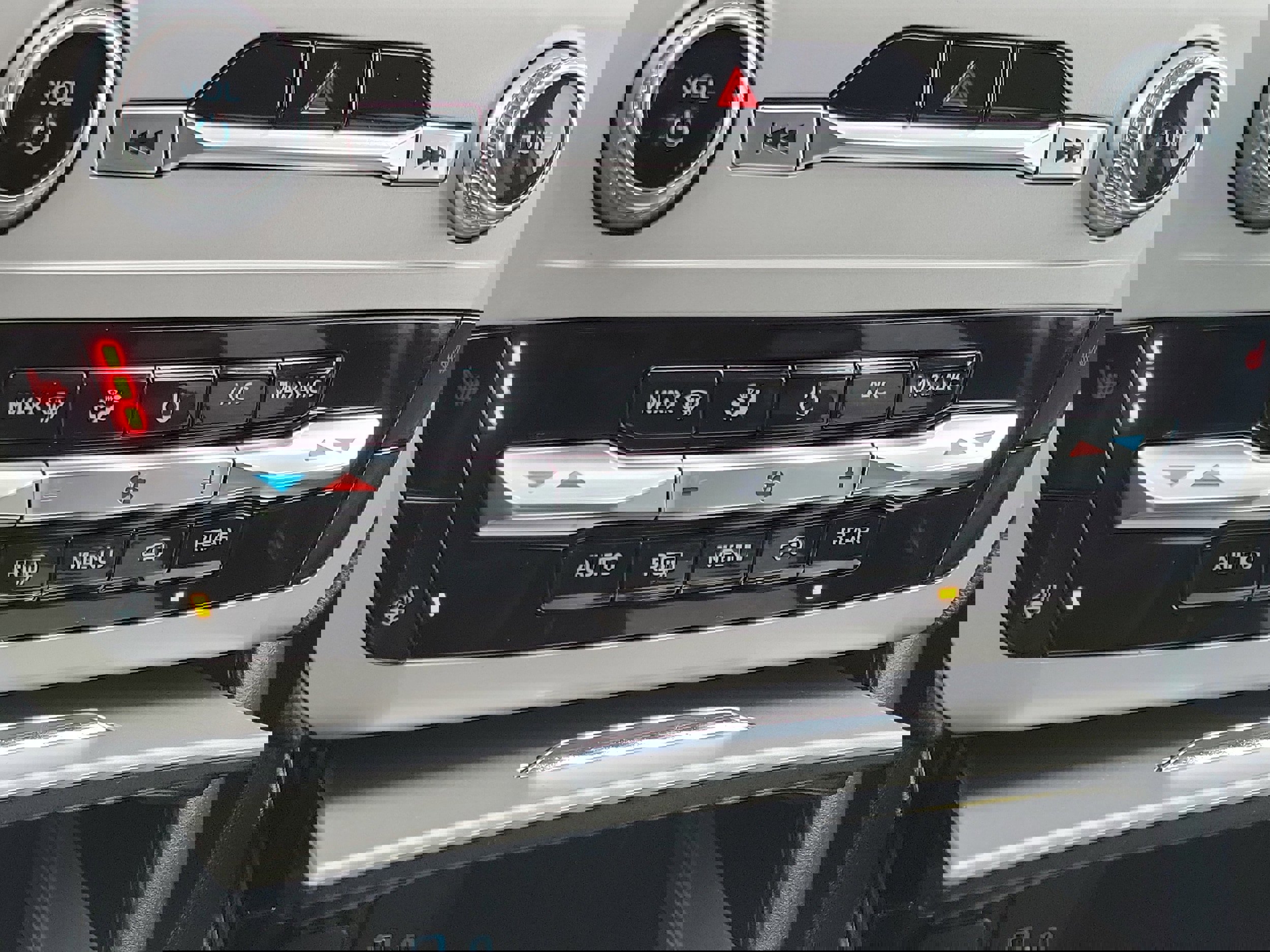 Certified 2023 Ford Explorer XLT w/ Equipment Group 202A image 32