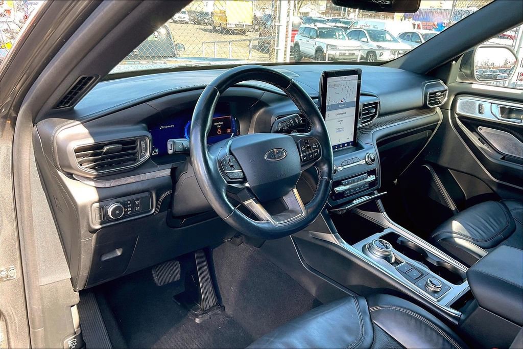 Certified 2020 Ford Explorer Platinum w/ Premium Technology Package image 12