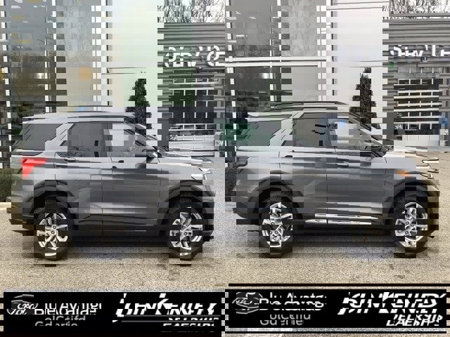 Certified 2022 Ford Explorer XLT w/ Equipment Group 202A image 2